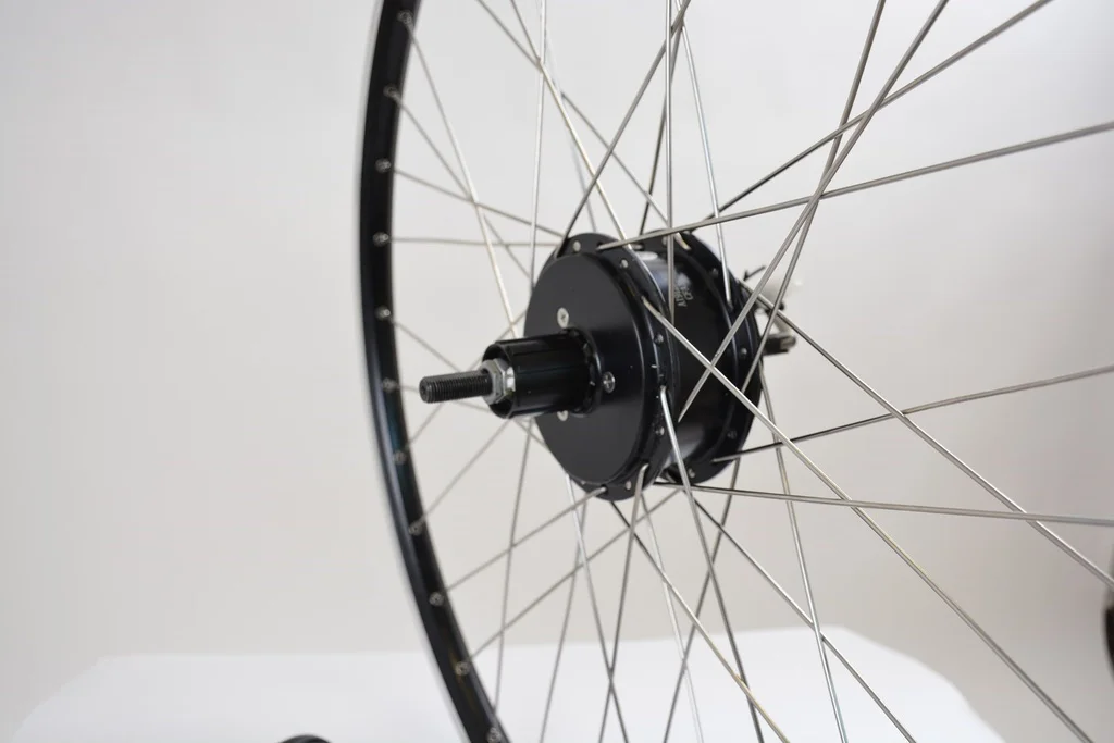 Zadnji motor z obročem disk/vbrake 28" KASETA 
TSD100R 36V 250W