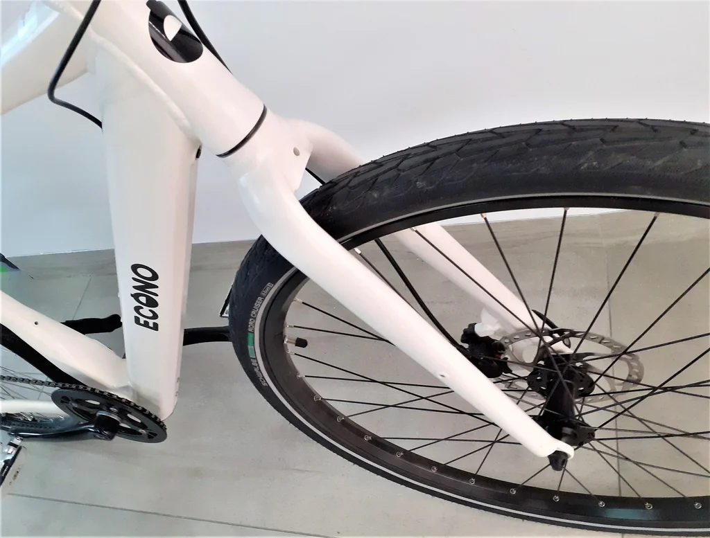 Električno kolo ECONO Hrt CITY 28'' R3 400 Wh belo TESTNO