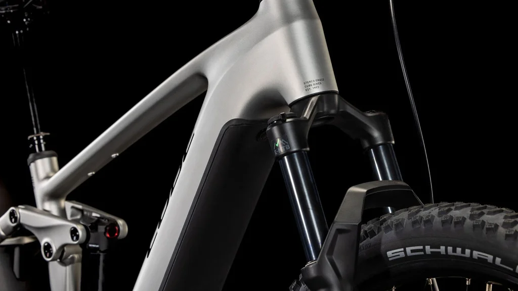 Električno kolo CUBE STEREO HYBRID ONE22 RACE 800 silver'n'black