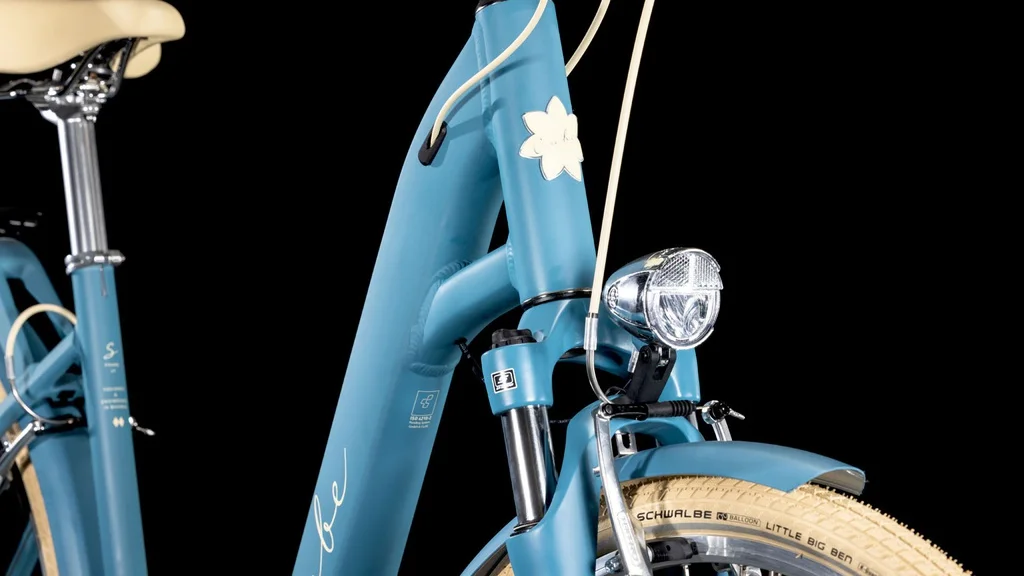 Mestno kolo CUBE ELLA 2025 sphereblue´n´creme