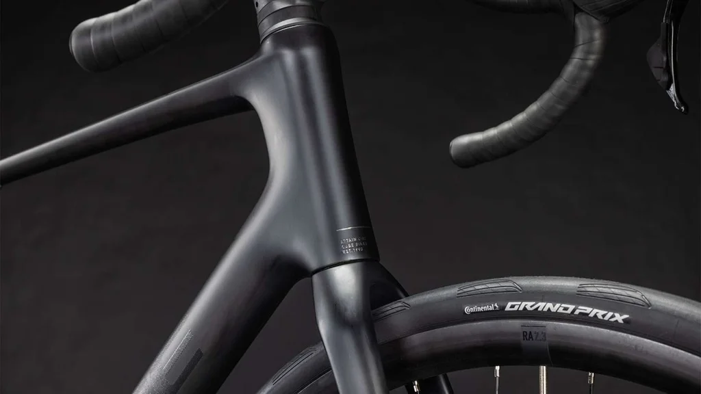 Cestno kolo Cube Attain C:62 SLX sleekgrey'n'prism 2026