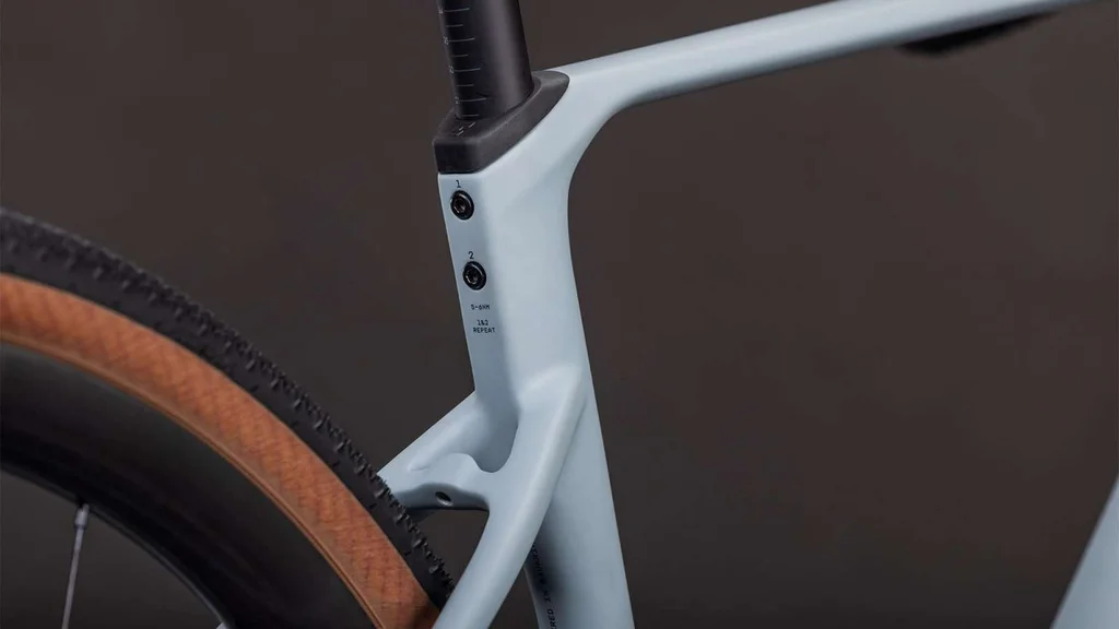 Cestno kolo Cube Attain C:62 SLX sleekgrey'n'prism 2026