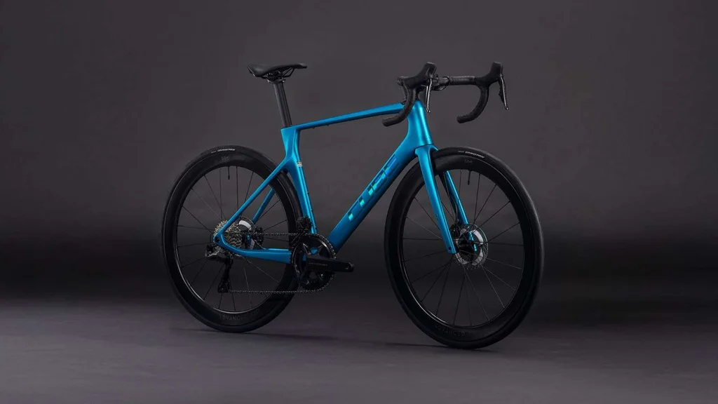 Cestno kolo Cube Attain C:62 SLX sleekgrey'n'prism 2026