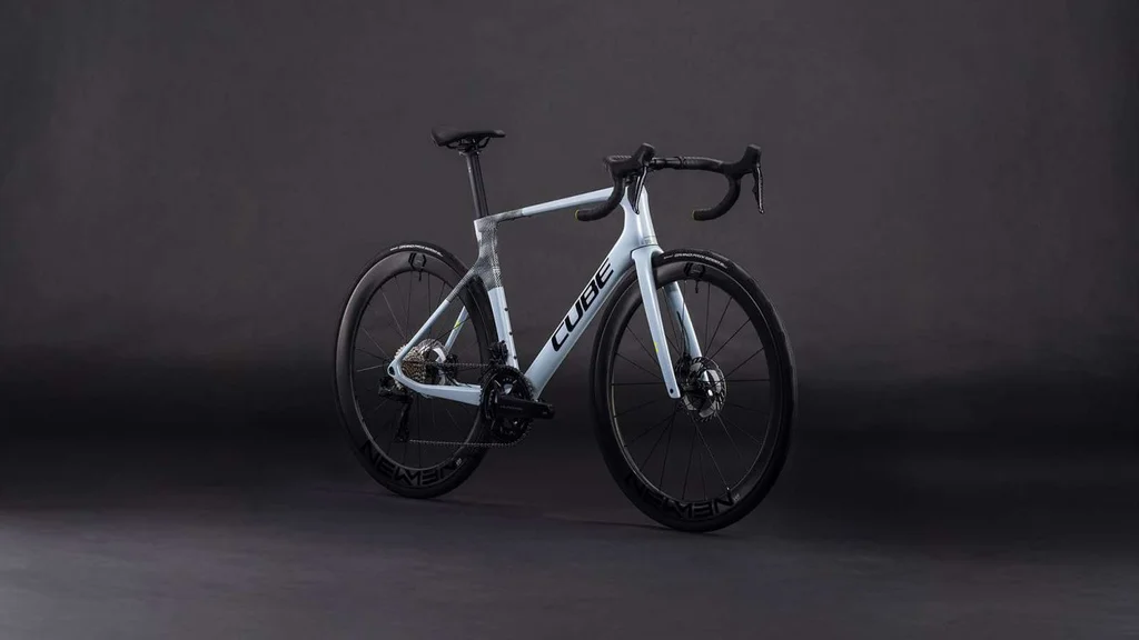 Cestno kolo Cube Attain C:62 SLX sleekgrey'n'prism 2026