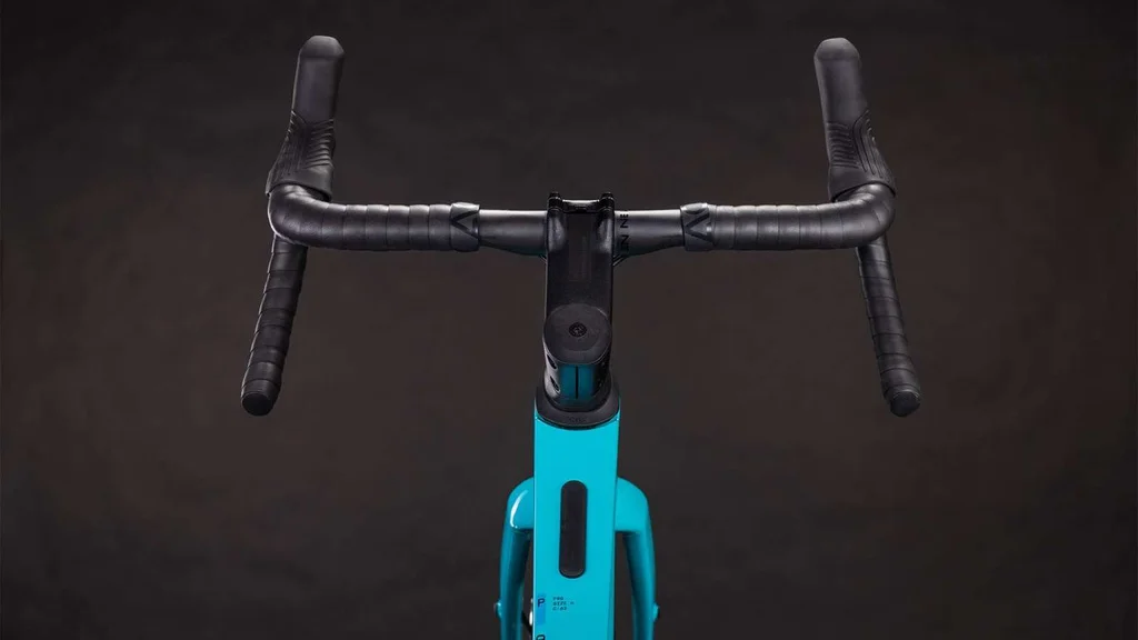 Cestno kolo Cube Attain C:62 SLX sleekgrey'n'prism 2026