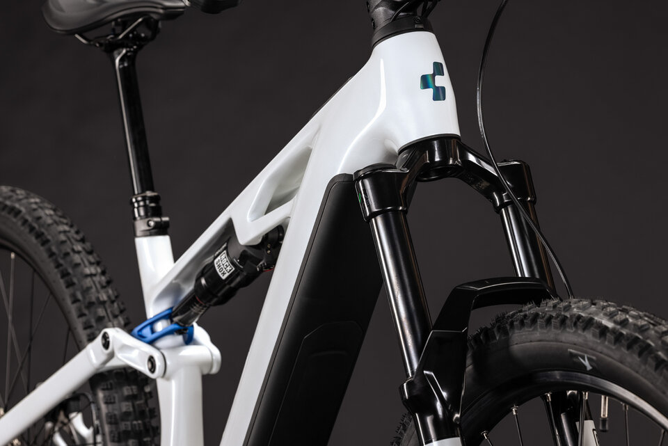 Električno kolo CUBE Stereo Hybrid ONE44 HPC Pro 800 metallicwhite´n´blue 2027 