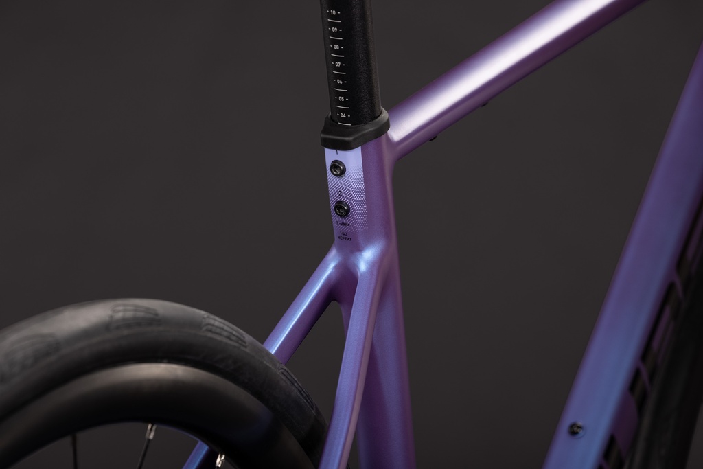 Cestno kolo CUBE Attain SLX blueiris'n'black 2027