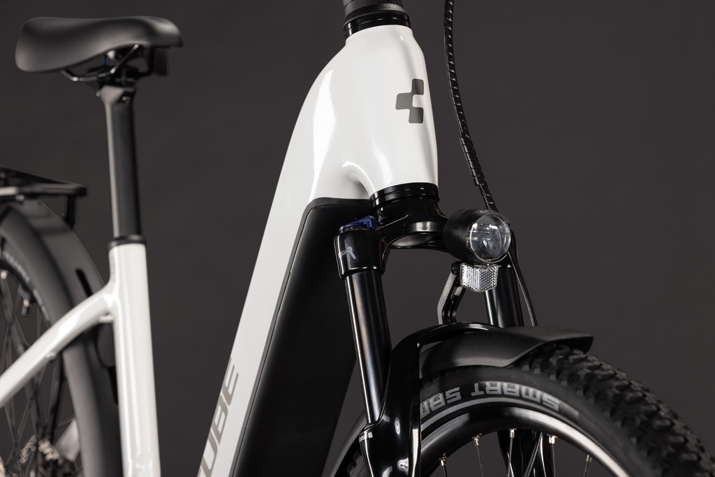 Električno kolo CUBE Nuride Hybrid Performance 720 metallicwhite´n´grey Easy Entry 2027