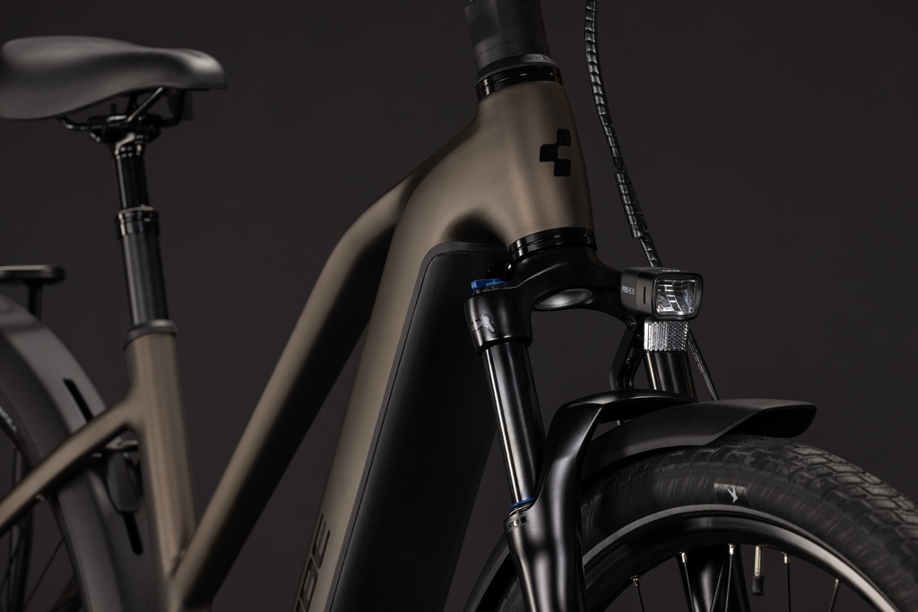 Električno kolo CUBE Touring Hybrid Pro 800 metallicumbra´n´black Trapeze 2027