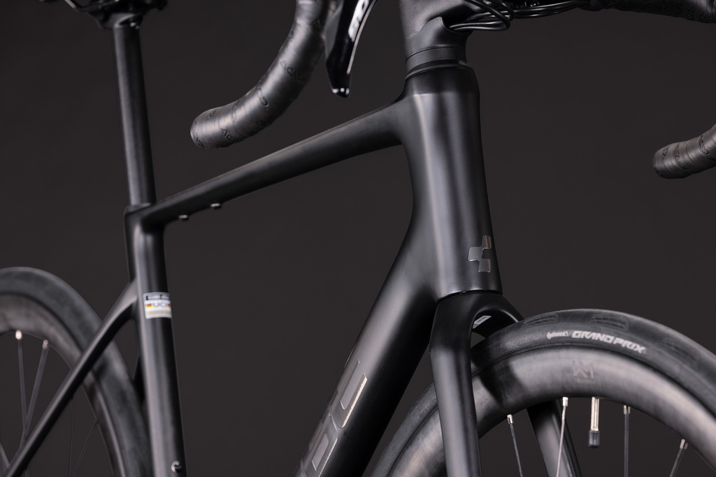 Cestno kolo CUBE Attain C:62 Race carbon´n´coalchrome 2027
