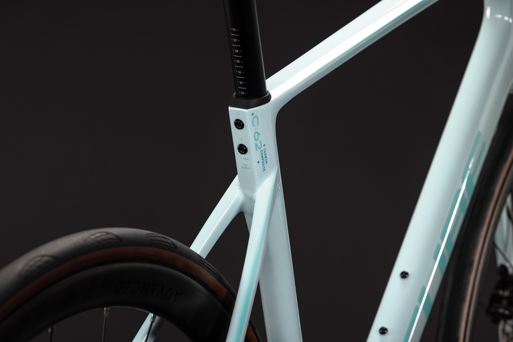Cestno kolo CUBE Attain C:62 Race frostymint´n´mint 2027