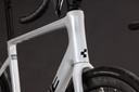 Cestno kolo CUBE Attain SLX metallicwhite´n´black 2027 