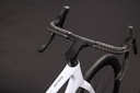 Cestno kolo CUBE Attain SLX metallicwhite´n´black 2027 