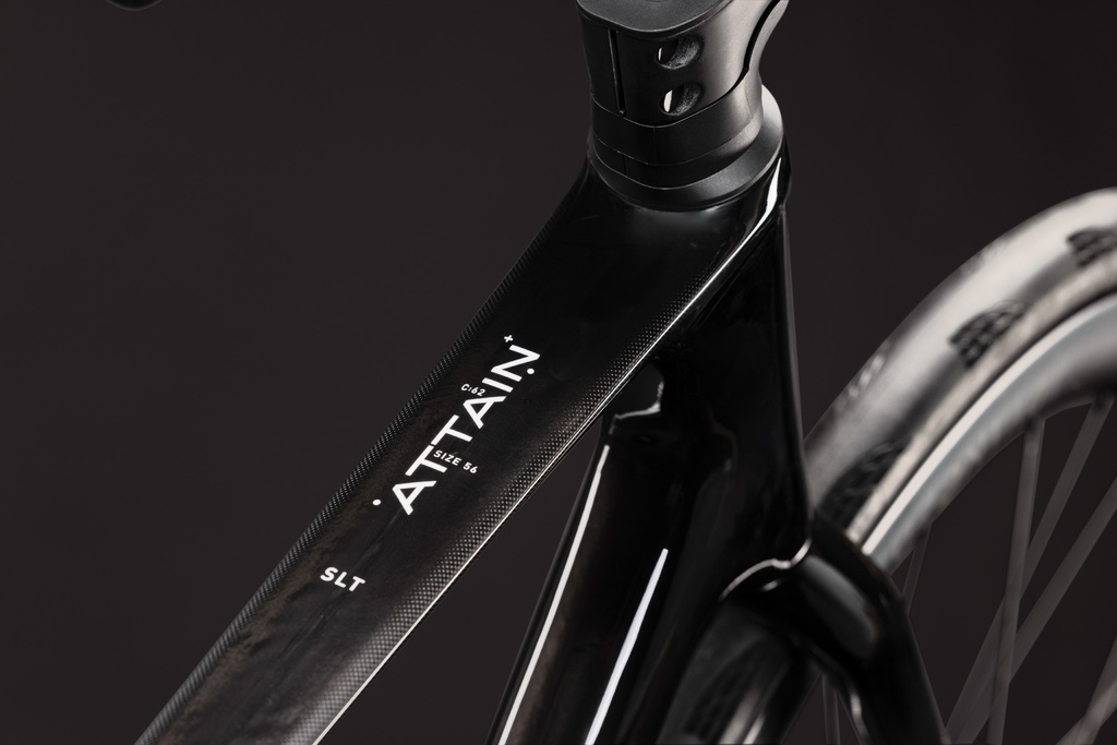 Cestno kolo CUBE Attain C:62 SLT carbon´n´white 2027
