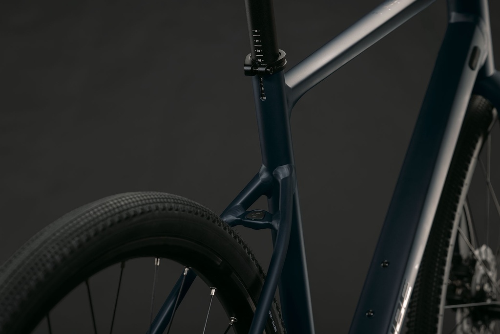 Gravel kolo Cube Nulane Pro night'n'chrome 2027